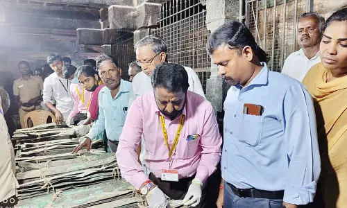 சட்டைநாதர் கோவிலில் கண்டெடுக்கப்பட்ட செப்பேடுகளை ஆய்வு செய்யும் பணி தொடங்கியது