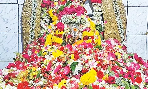 செல்லமுத்து மாரியம்மன் கோவிலில் பூச்சொரிதல் விழா