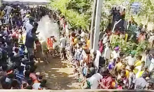 ஸ்ரீகிருஷ்ணர், அங்காளபரமேஸ்வரி, முனீஸ்வரன் கோவில் கும்பாபிஷேகம்