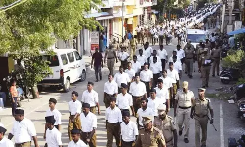 பலத்த போலீஸ் பாதுகாப்புடன் நடந்த ஆர்.எஸ்.எஸ். ஊர்வலம்