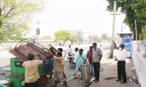 வேலூர் அண்ணா சாலையில் ஆக்கிரமிப்பு கடைகள் அகற்றம்