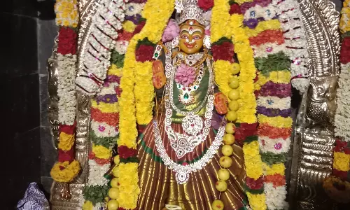 குன்னூரில் 3 மதத்தினர் இணைந்து நடத்திய குண்டம் திருவிழா