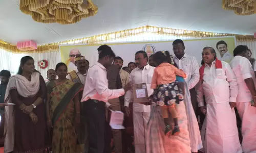 கோத்தகிரி அருகே பழங்குடியின குறைதீர்ப்பு கூட்டம்- நலத்திட்ட உதவிகள்  வழங்கும் விழா