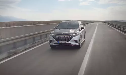 600கிமீ ரேன்ஜ் வழங்கும் மெர்சிடிஸ் மேபேக் EQS 680 அறிமுகம்