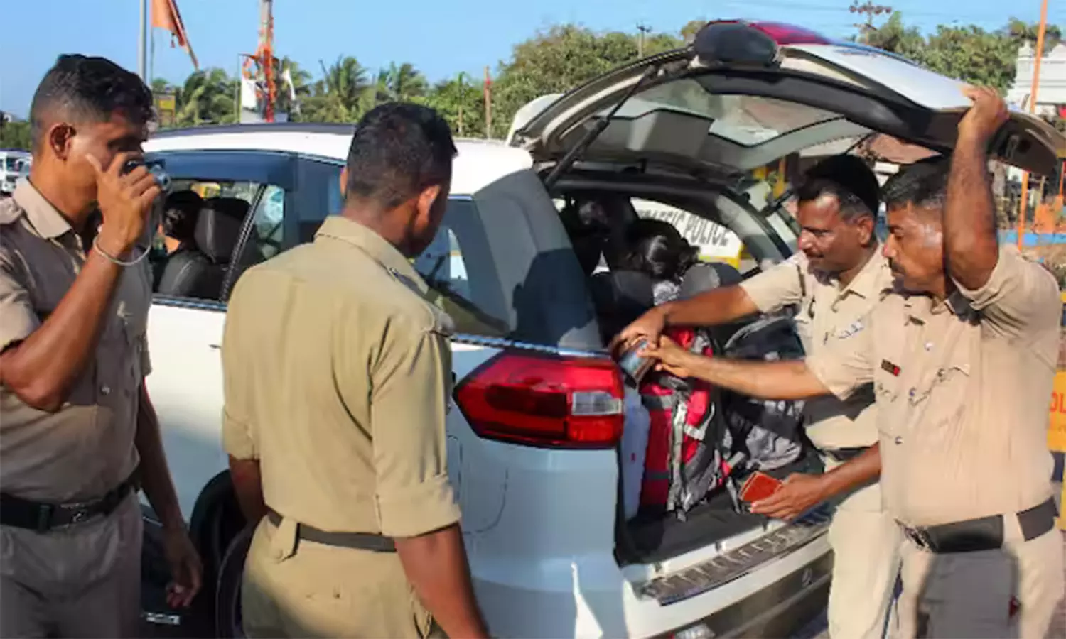 கர்நாடகத்தில் இதுவரை ரூ.174 கோடி தங்க, வெள்ளி பொருட்கள் பறிமுதல் கர்நாடகத்தில் இதுவரை ரூ.174 கோடி தங்க, வெள்ளி பொருட்கள் பறிமுதல்