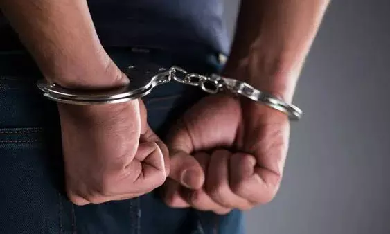 ரூ.20 ஆயிரம் லஞ்சம் வாங்கிய கடலூர் மாநகராட்சி ஊழியர் கைது ரூ.20 ஆயிரம் லஞ்சம் வாங்கிய கடலூர் மாநகராட்சி ஊழியர் கைது