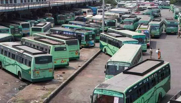 போக்குவரத்து கழகங்களில் காலி இடத்தை நிரப்ப கோரி சி.ஐ.டி.யூ. வேலைநிறுத்த நோட்டீசு போக்குவரத்து கழகங்களில் காலி இடத்தை நிரப்ப கோரி சி.ஐ.டி.யூ. வேலைநிறுத்த நோட்டீசு