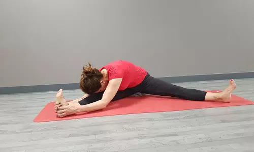 முதுகுத் தசையை பலப்படுத்தும் பார்சுவ உபவிஸ்த கோணாசனம்