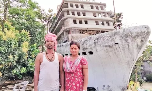 டைட்டானிக் கப்பல் வடிவத்தில் வீடு கட்டிய தொழிலாளி