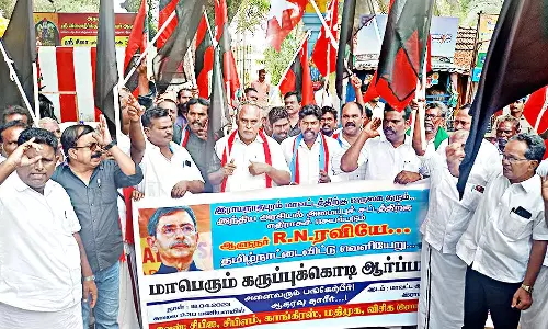 ராமநாதபுரத்தில் கவர்னர் வருகைக்கு எதிர்ப்பு தெரிவித்து கருப்புக்கொடி போராட்டம்- 40 பேர் கைது