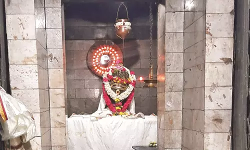 கரபுரநாதர் கோவிலில் சிவலிங்கத்துக்கு இடைவிடாது தாராபிஷேகம்