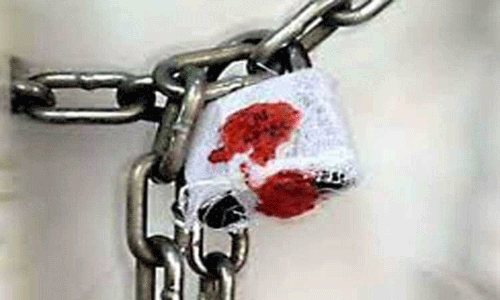 சிறுவனின் காயத்திற்கு மருந்துக்கு பதிலாக பசை தடவிய டாக்டர்- ஆஸ்பத்திரிக்கு சீல்