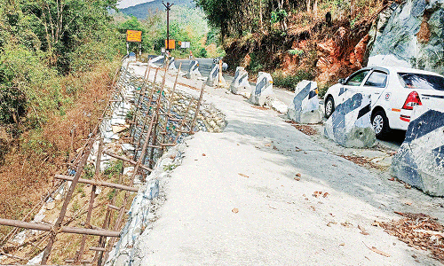 கொடைக்கானல் - பழனி இடையே சீரமைக்கப்படாத மலைச்சாலை : தொடர் விபத்து அபாயம்