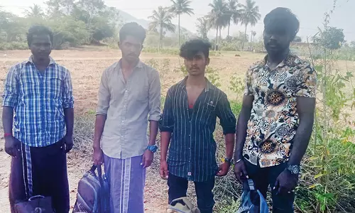 அய்யலூர் அருகே சந்தேகத்திற்கிடமாக சுற்றிய 4 வாலிபர்களுக்கு தர்ம அடி