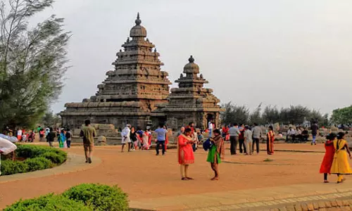 மாமல்லபுரம் புராதன சின்னங்களை இலவசமாக கண்டு ரசித்த சுற்றுலா பயணிகள்