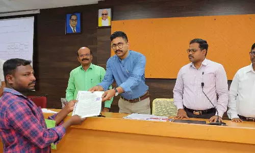 திருப்பூரில் பொதுமக்களுக்கு வீட்டுமனை பட்டா கலெக்டர் வழங்கினார்