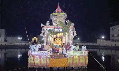 திருஇந்தளூர் பரிமள ரெங்கநாதர் கோவிலில் தெப்போற்சவம்