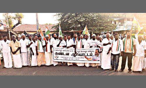 வாடிப்பட்டியில் காங்கிரசார் ஆர்ப்பாட்டம்