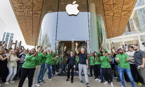 இந்தியாவின் முதல் விற்பனையகம் திறந்த ஆப்பிள்