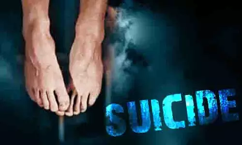 பாவூர்சத்திரத்தில் நர்சிங் கல்லூரி மாணவி தூக்குப்போட்டு தற்கொலை