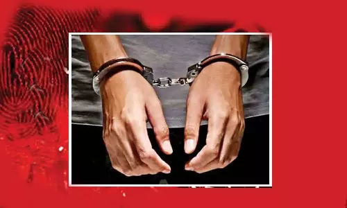 மேலப்பாளையத்தில் தொழிலாளியை அரிவாளால் வெட்டிய 3 வாலிபர்கள் கைது