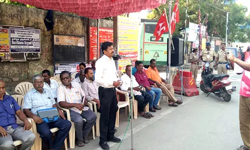 வேலை நேரத்தை 12 மணி நேரமாக மாற்றுவதை கண்டித்து சி.ஐ.டி.யு. போக்குவரத்து ஊழியர்கள் சங்கத்தினர் ஆர்ப்பாட்டம்