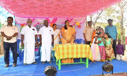 மாணவர்களை புத்தகம் படிக்க வைப்பது பெற்றோர் கடமை