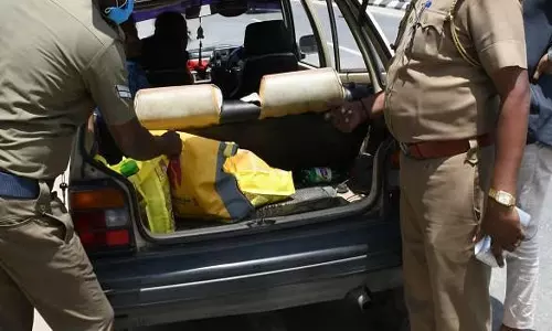 அந்தியூர், பர்கூர் வழியாக கர்நாடகா செல்லும் வாகனங்கள் தீவிர கண்காணிப்பு