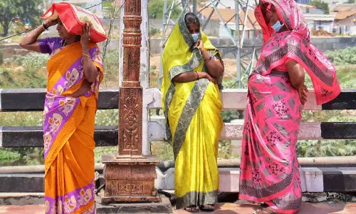 வாட்டி வதைக்கும் வெயிலால் பொதுமக்கள் கடும் அவதி