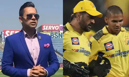 மற்ற அணிகள் வீரர்களை தேடுகின்றனர்... டோனி வீரர்களை உருவாக்குகிறார்- ஆகாஷ் சோப்ரா புகழாரம்