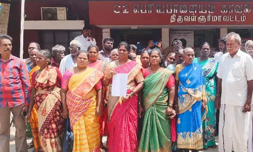 மெய்யூர் ஒன்றிய கவுன்சிலருக்கு மிரட்டல் விடுத்தவர் மீது நடவடிக்கை எடுக்க கோரி காவல் நிலையம் முற்றுகை