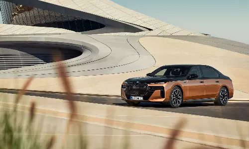 பிஎம்டபிள்யூ நிறுவனத்தின் சக்திவாய்ந்த EV மாடல் அறிமுகம்