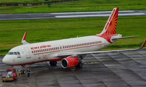 கண்ணாடியில் திடீர் விரிசல்: டெல்லி ஏர்போர்ட்டில் அவசரமாக தரையிறக்கப்பட்ட விமானம்