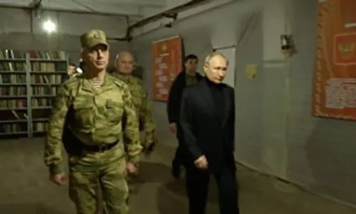 உக்ரைனுக்கு திடீர் விசிட்- ரஷிய படைகளின் கட்டுப்பாட்டில் உள்ள பகுதிகளை பார்வையிட்டார் புதின்