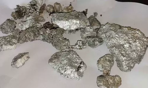 ஊதுவத்தி கம்பெனியில் ரூ.10 கோடி பொருட்கள் நாசம்- வானில் இருந்து விழுந்த எரி கற்களால் தீ விபத்து