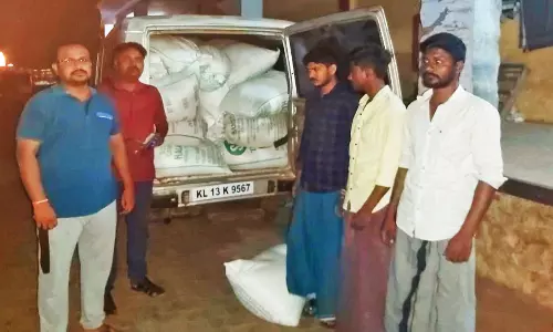 கம்பம் அருகே கேரளாவுக்கு கடத்த முயன்ற 2 டன் ரேசன் அரிசி பறிமுதல்