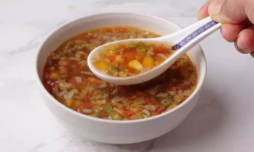 சத்துக்கள் நிறைந்த மிக்ஸ்டு வெஜிடபிள் சூப்