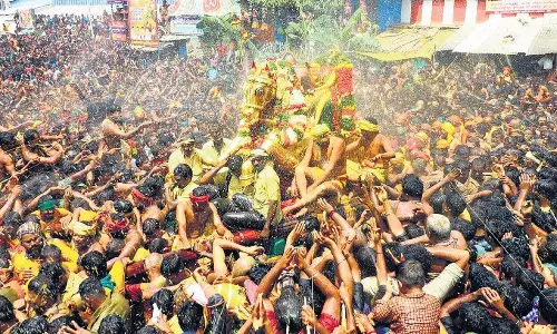 கள்ளழகருக்கு சுத்தமான நீரையே பயன்படுத்த வேண்டும்: பக்தர்களுக்கு வேண்டுகோள்