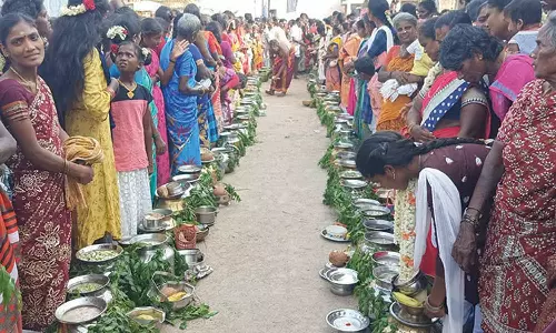 உளுந்தூர்பேட்டை அருகே உள்ள கூத்தாண்டவர் கோவில் திருவிழா தொடக்கம்- 7 கிராம மக்கள் பங்கேற்பு
