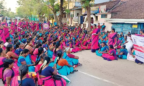 மயிலாடுதுறையில், அங்கன்வாடி ஊழியர் சங்கத்தினர் ஆர்ப்பாட்டம்