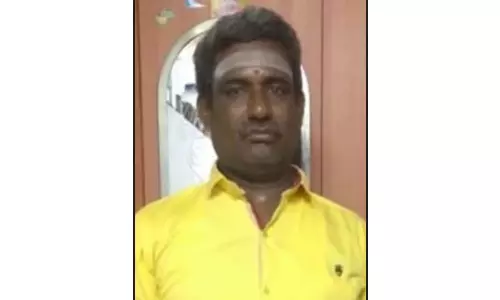 தொழிலாளி மீது வன்கொடுமை தடுப்பு சட்டம் உள்பட 3 பிரிவின் கீழ் வழக்கு