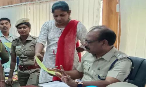 காதலித்து ஏமாற்றிய வாலிபர் மீது மாணவி புகார்