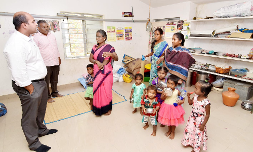 கிருஷ்ணகிரியில்  ரேசன் விலைக்கடையில்  கலெக்டர் தீடீர் ஆய்வு