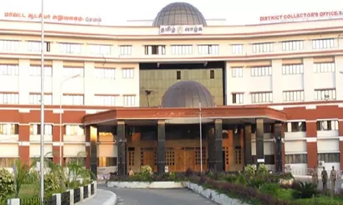 சேலம் கலெக்டர் அலுவலகத்தில்ஒரு வாரமாக நின்ற காரில் வெடிகுண்டு  நிபுணர்கள் சோதனை