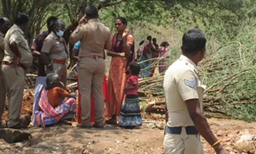 சேலம் அருகே பெண் தீக்குளிக்க முயற்சி
