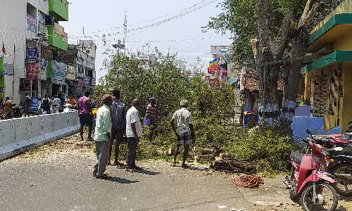 பவானி-அந்தியூர் ரோட்டில் ஆக்கிரமிப்புகள் அகற்றம்