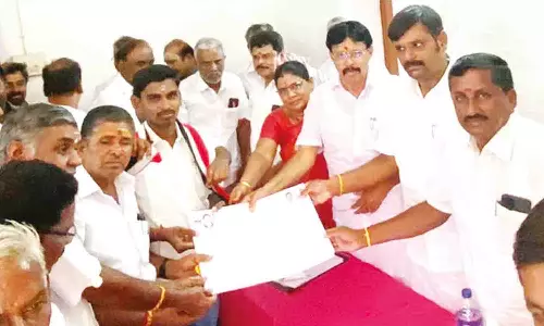 சிவன்மலை பகுதியில் அ.தி.மு.க. செயல்வீரர்கள் கூட்டம்