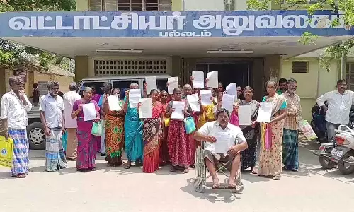 பல்லடம் அருகே ஆக்கிரமிப்பு இடத்தை மீட்டு தரக்கோரி தாலுகா அலுவலகம் முற்றுகை