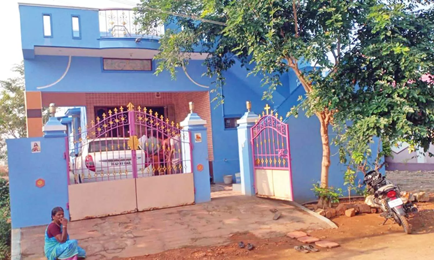 வீட்டின் பூட்டை உடைத்து நகை-பணம் கொள்ளை: மேலும் 2 வீடுகளில் திருட்டு முயற்சி வீட்டின் பூட்டை உடைத்து நகை-பணம் கொள்ளை: மேலும் 2 வீடுகளில் திருட்டு முயற்சி