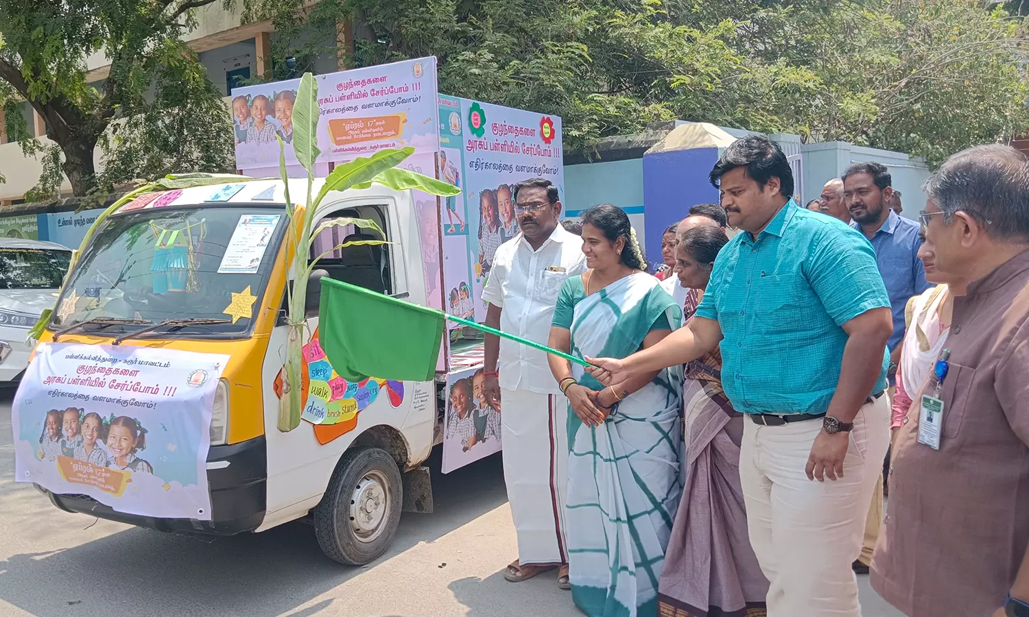 கரூர் அரசு பள்ளிகளில் மாணவர்கள் சேர்க்கை குறித்து விழிப்புணர்வு பிரசாரம் கரூர் அரசு பள்ளிகளில் மாணவர்கள் சேர்க்கை குறித்து விழிப்புணர்வு பிரசாரம்